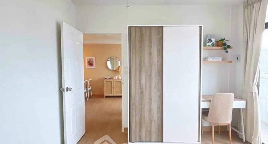 For rent 2 bedrooms condo in Huai Khwang, Bangkok