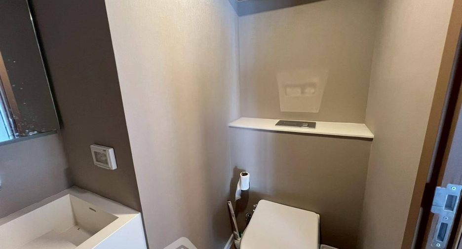 For rent 3 bedrooms condo in Huai Khwang, Bangkok