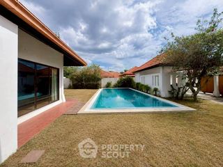 Villa en alquiler de 3 habitaciones en Huay Yai, Pattaya