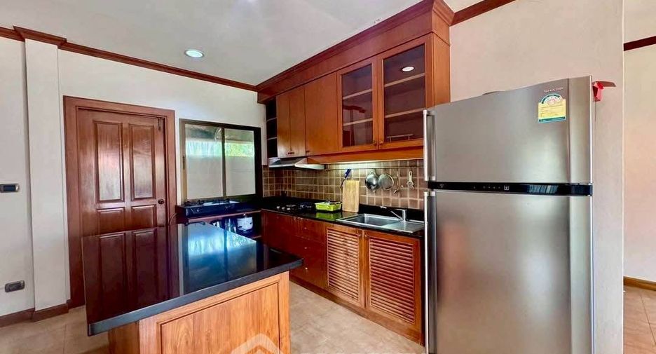 Villa en alquiler de 3 habitaciones en Huay Yai, Pattaya