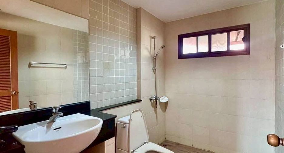 Villa en alquiler de 3 habitaciones en Huay Yai, Pattaya