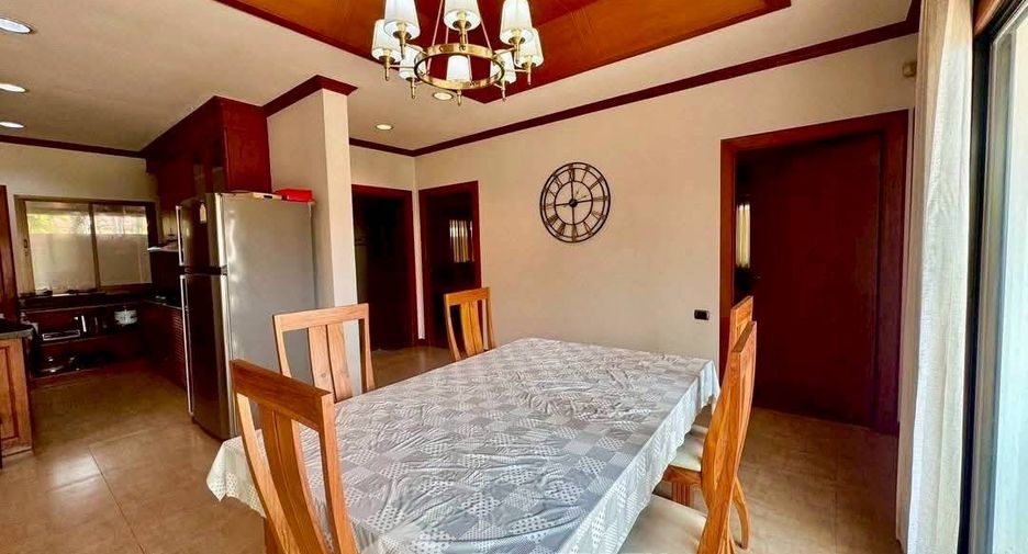Villa en alquiler de 3 habitaciones en Huay Yai, Pattaya