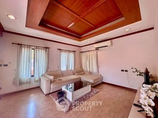 Villa en alquiler de 3 habitaciones en Huay Yai, Pattaya