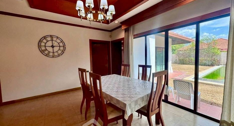 Villa en alquiler de 3 habitaciones en Huay Yai, Pattaya