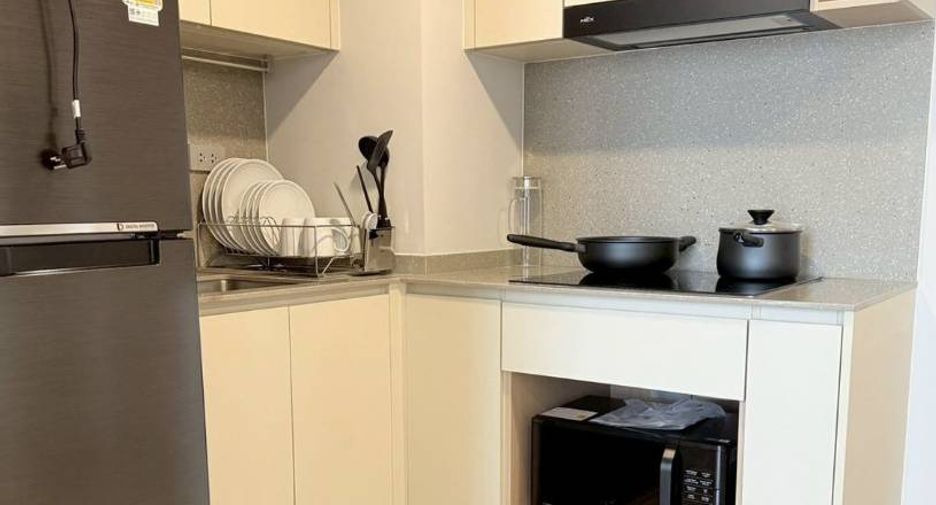For rent 2 bedrooms condo in Bang Rak, Bangkok