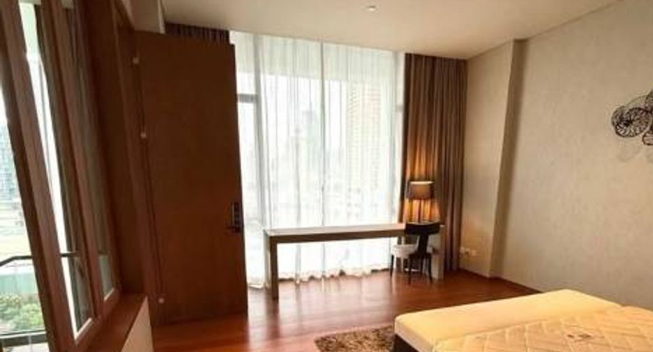 For rent 2 bedrooms condo in Sathon, Bangkok