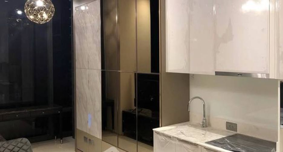 Wohnung zur Miete mit 2 Zimmer in Bang Rak, Bangkok