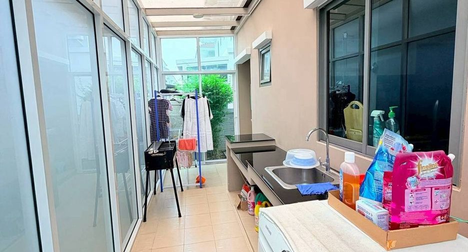 For rent 4 bedrooms house in Saphan Sung, Bangkok