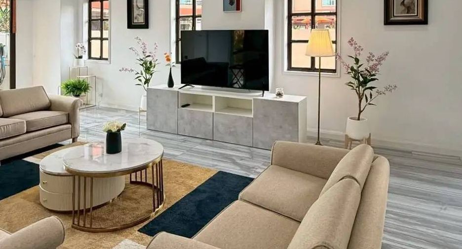 For rent 4 bedrooms apartment in Watthana, Bangkok