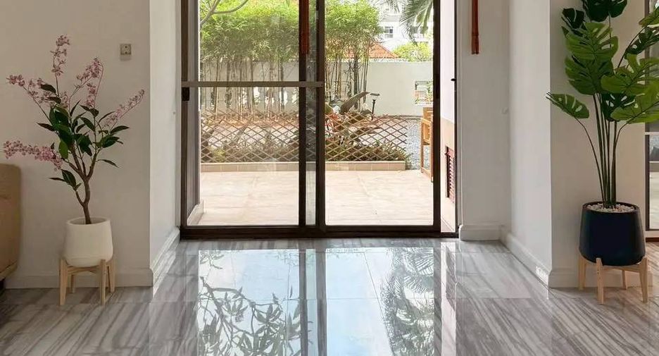 For rent 4 bedrooms apartment in Watthana, Bangkok