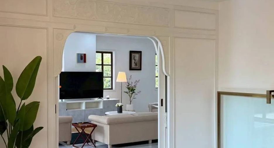 For rent 4 bedrooms apartment in Watthana, Bangkok