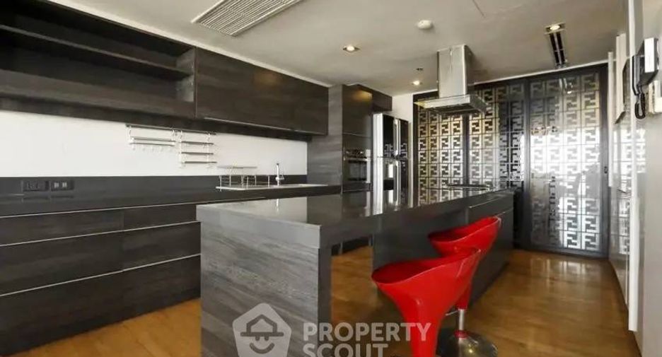 À louer 5 chambres condo à Pathum Wan, Bangkok