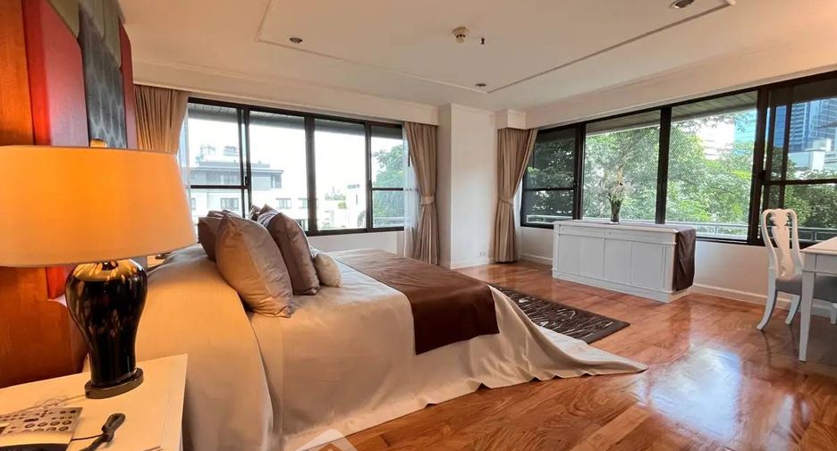 For rent 3 bedrooms apartment in Khlong Toei, Bangkok
