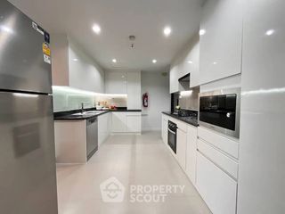 For rent 3 bedrooms apartment in Khlong Toei, Bangkok