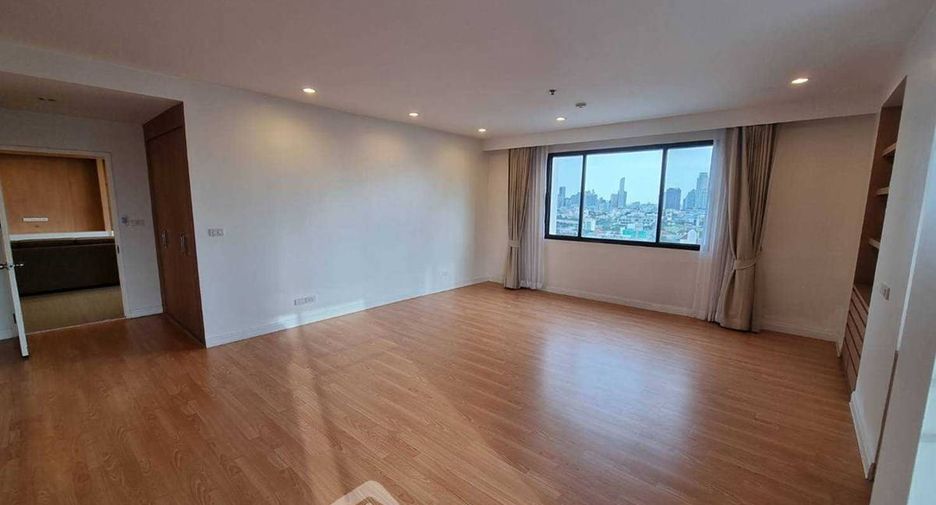 For rent 3 bedrooms apartment in Watthana, Bangkok