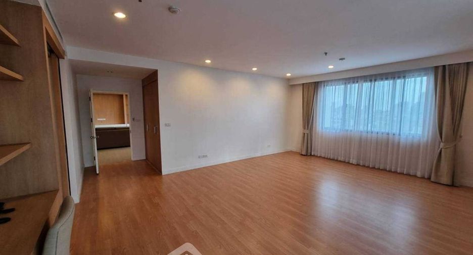For rent 3 bedrooms apartment in Watthana, Bangkok