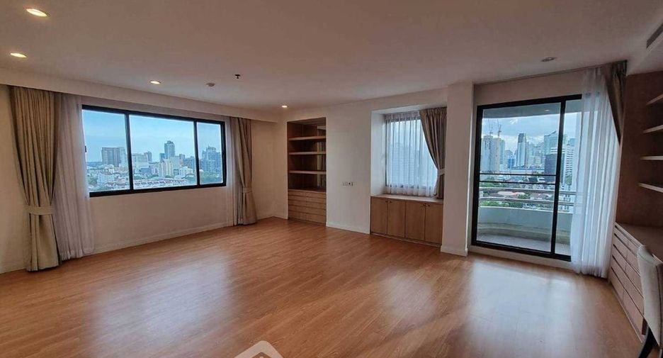 For rent 3 bedrooms apartment in Watthana, Bangkok