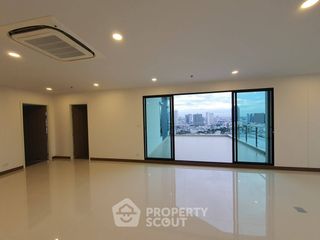 Condo en alquiler de 4 habitaciones en Khlong San, Bangkok