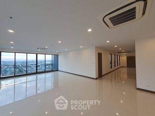 Condo en alquiler de 4 habitaciones en Khlong San, Bangkok