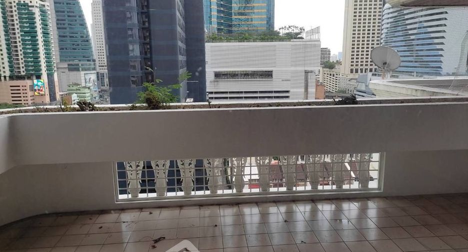 For rent 3 bedrooms apartment in Khlong Toei, Bangkok