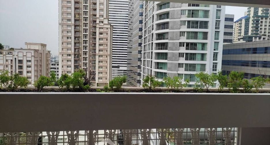 For rent 3 bedrooms apartment in Khlong Toei, Bangkok