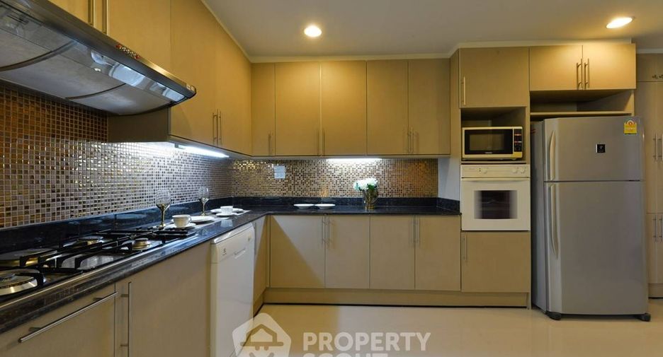 For rent 3 bedrooms apartment in Watthana, Bangkok