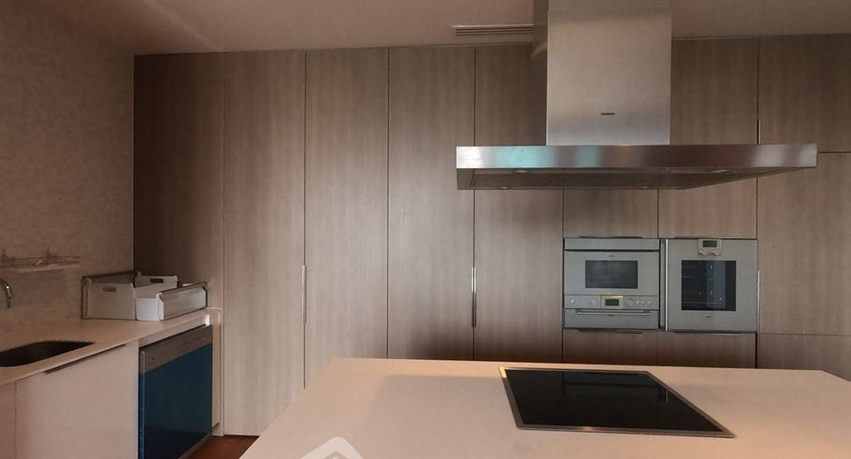 Wohnung zur Miete mit 3 Zimmer in Pathum Wan, Bangkok