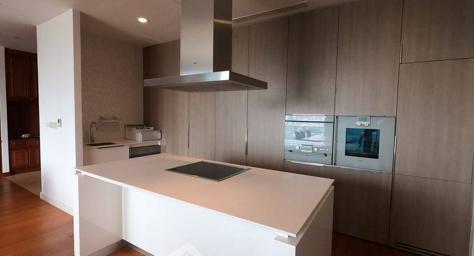 Wohnung zur Miete mit 3 Zimmer in Pathum Wan, Bangkok