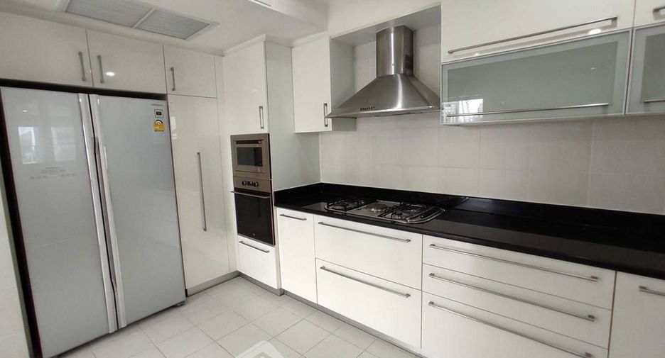 À louer 3 chambres appartement à Khlong Toei, Bangkok