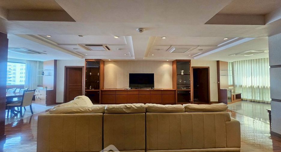 For rent 3 bedrooms condo in Khlong Toei, Bangkok