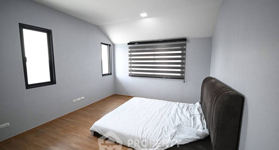 For rent 3 bedrooms house in Bang Khun Thian, Bangkok