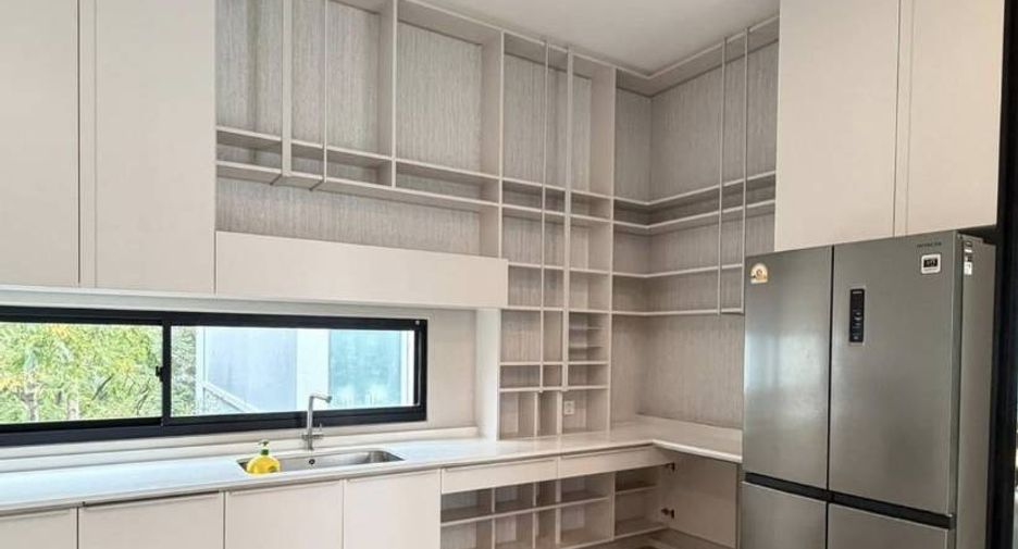 For rent 4 bedrooms house in Saphan Sung, Bangkok