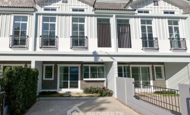 出租 3 卧室 联排别墅 在 Prawet, 曼谷