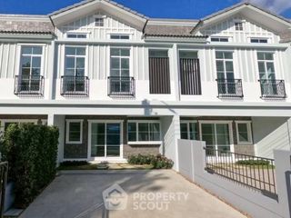 出租 3 卧室 联排别墅 在 Prawet, 曼谷