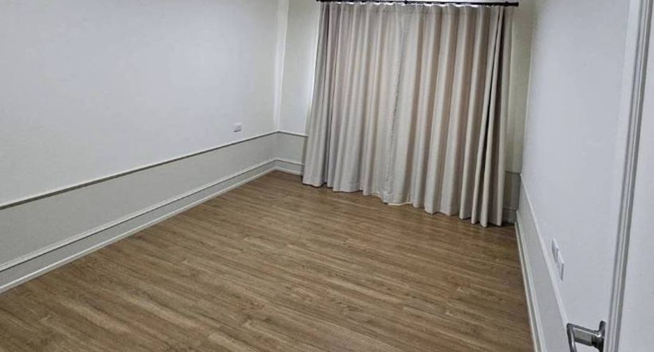 Reihenhaus zur Miete mit 3 Zimmer in Saphan Sung, Bangkok