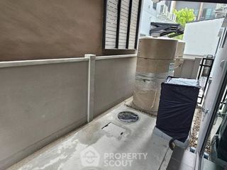 Reihenhaus zur Miete mit 3 Zimmer in Saphan Sung, Bangkok