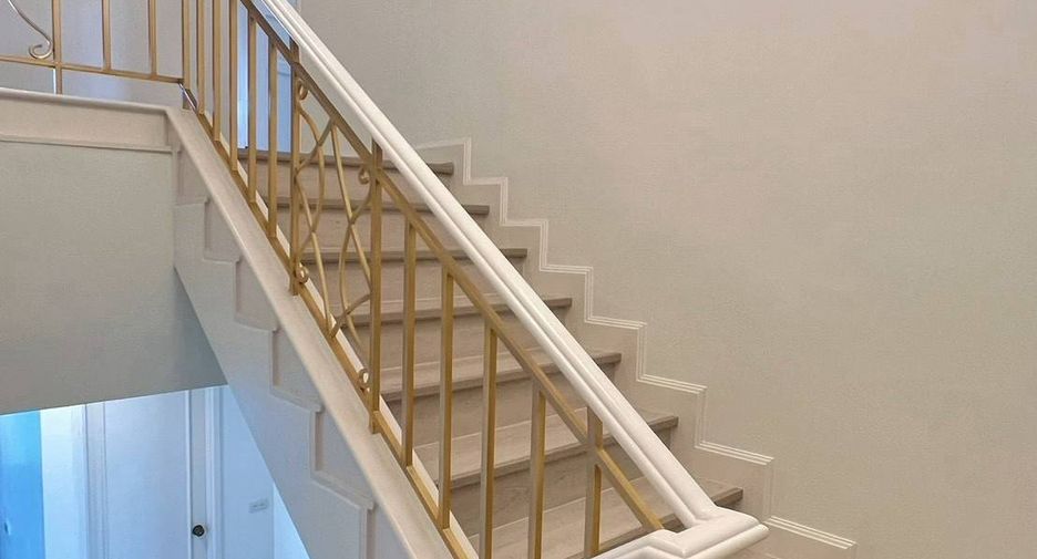For rent 4 bedrooms apartment in Watthana, Bangkok