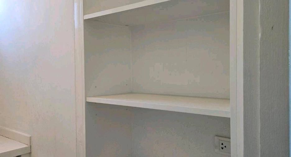 Wohnung zur Miete mit 3 Zimmer in Huai Khwang, Bangkok