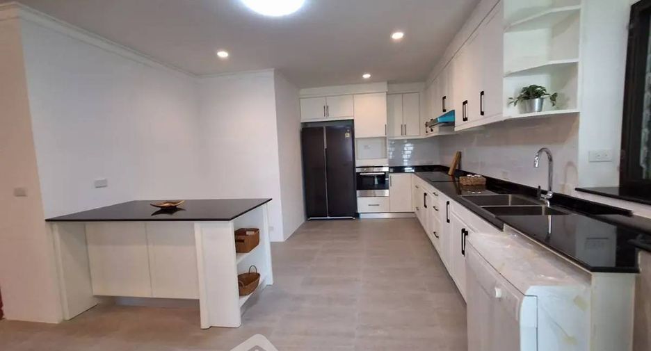 Apartment zur Miete mit 4 Zimmer in Khlong Toei, Bangkok