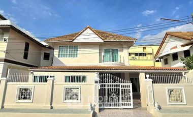 À louer 4 chambres maison à Bang Lamung, Chonburi