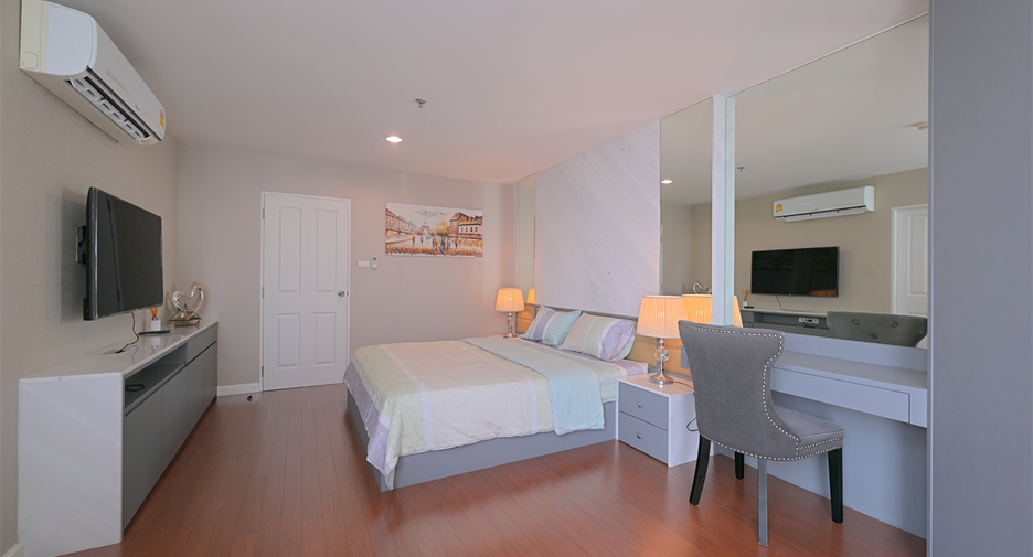 Wohnung zur Miete mit 3 Zimmer in Huai Khwang, Bangkok