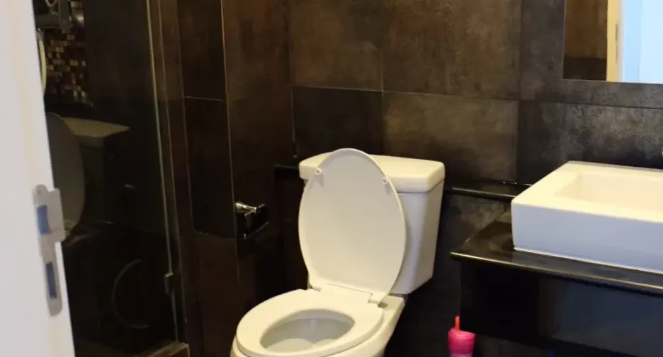 For sale 1 bed condo in Khlong Toei, Bangkok