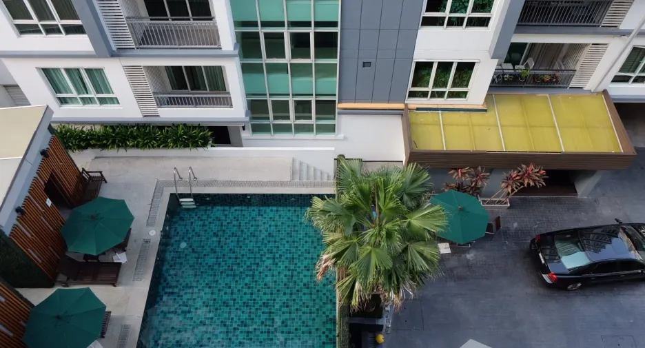 For sale 1 bed condo in Khlong Toei, Bangkok