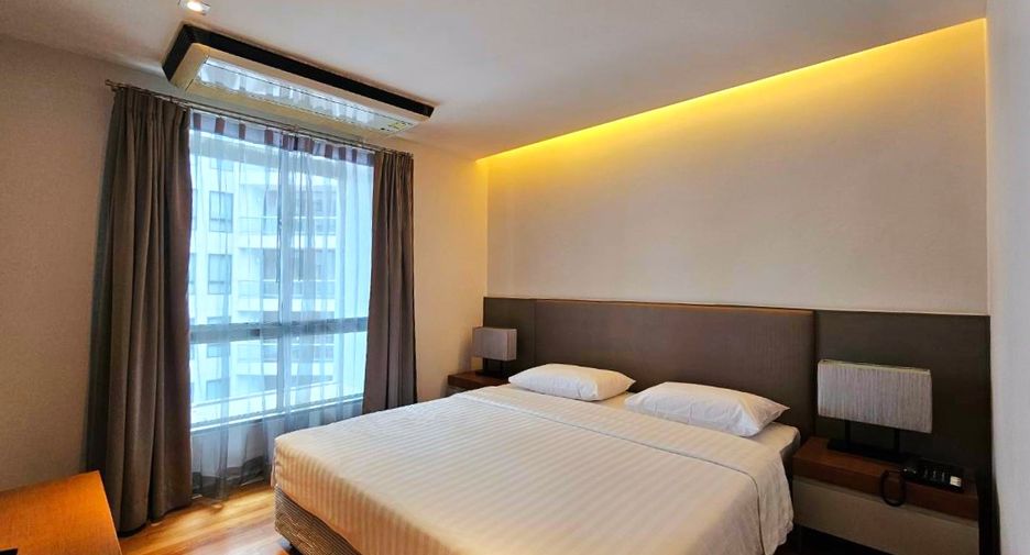 For rent 3 bedrooms condo in Yan Nawa, Bangkok