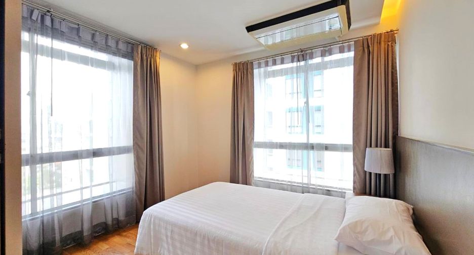 For rent 3 bedrooms condo in Yan Nawa, Bangkok