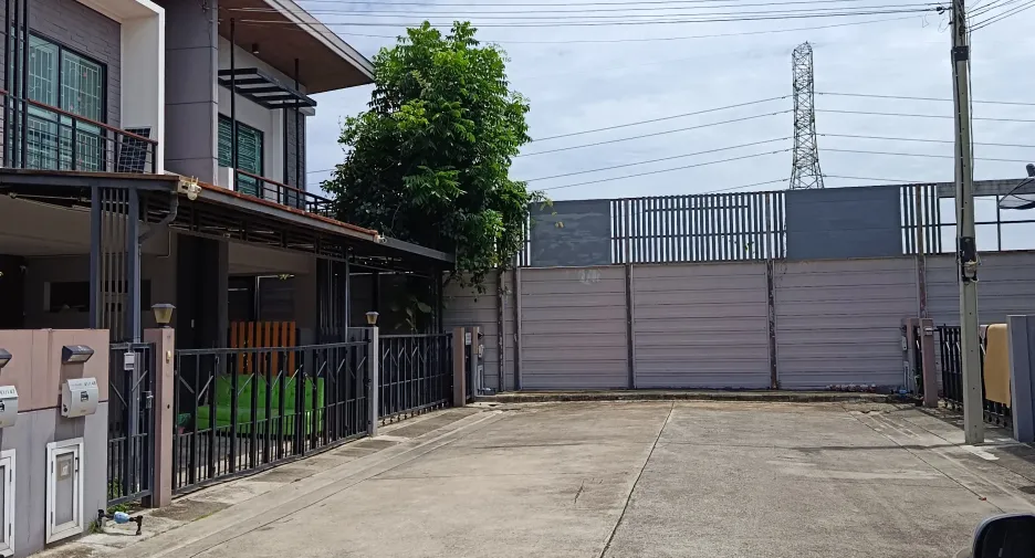 For sale 3 bedrooms townhouse in Khlong Luang, Pathum Thani