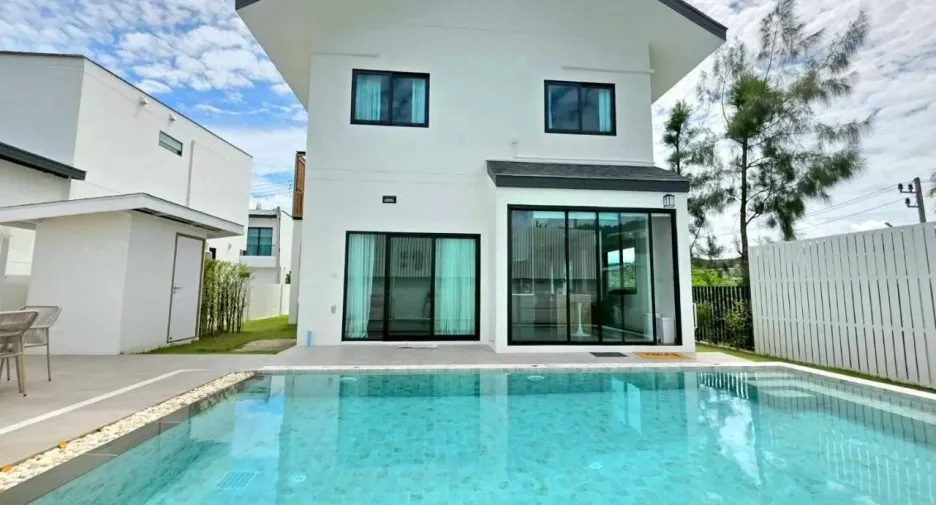 Villa en alquiler y en venta de 3 habitaciones en Mueang Phuket, Phuket