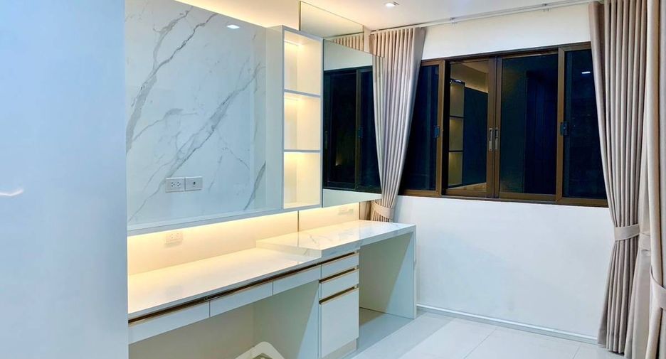 Condo en venta de 2 habitaciones en Watthana, Bangkok