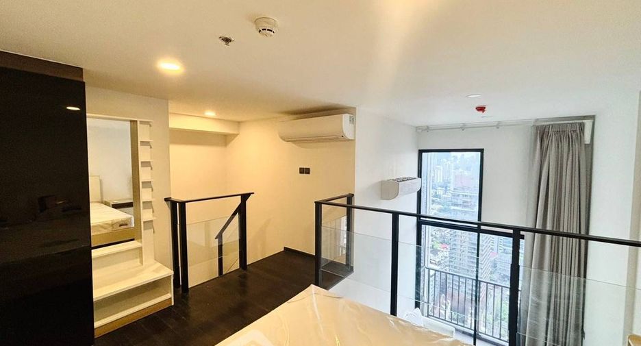 À louer 2 chambres condo à Watthana, Bangkok
