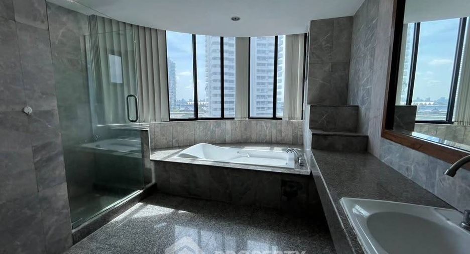 Condo en venta de 4 habitaciones en Yan Nawa, Bangkok